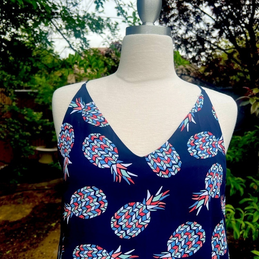 LOFT Navy Pineapple 🍍 Print Sleeveless Top - Picture 2 of 7